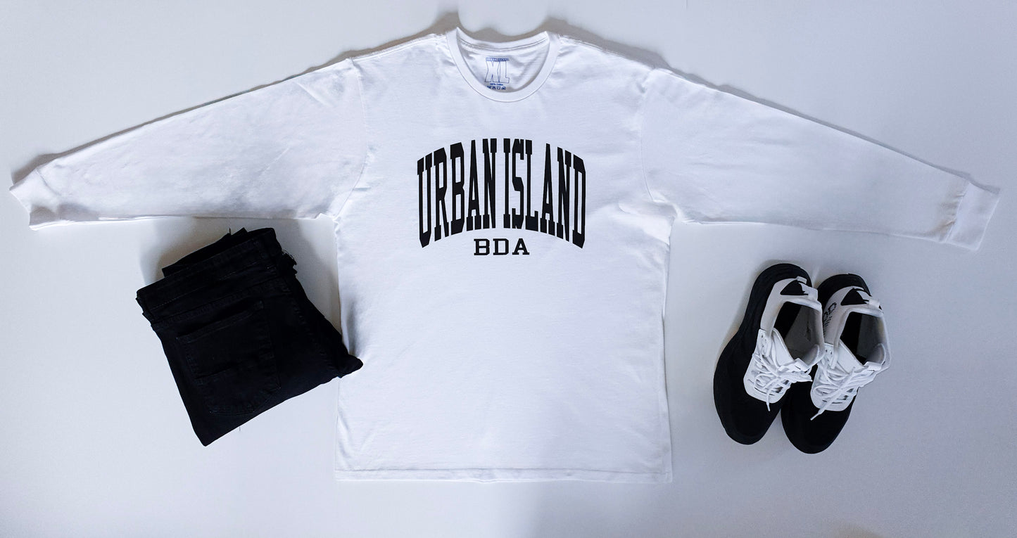 WHITE LONG SLEEVE T-SHIRT w BLACK OVERSIZED ARCH – UrbanIslandBda | Rundhalsshirts